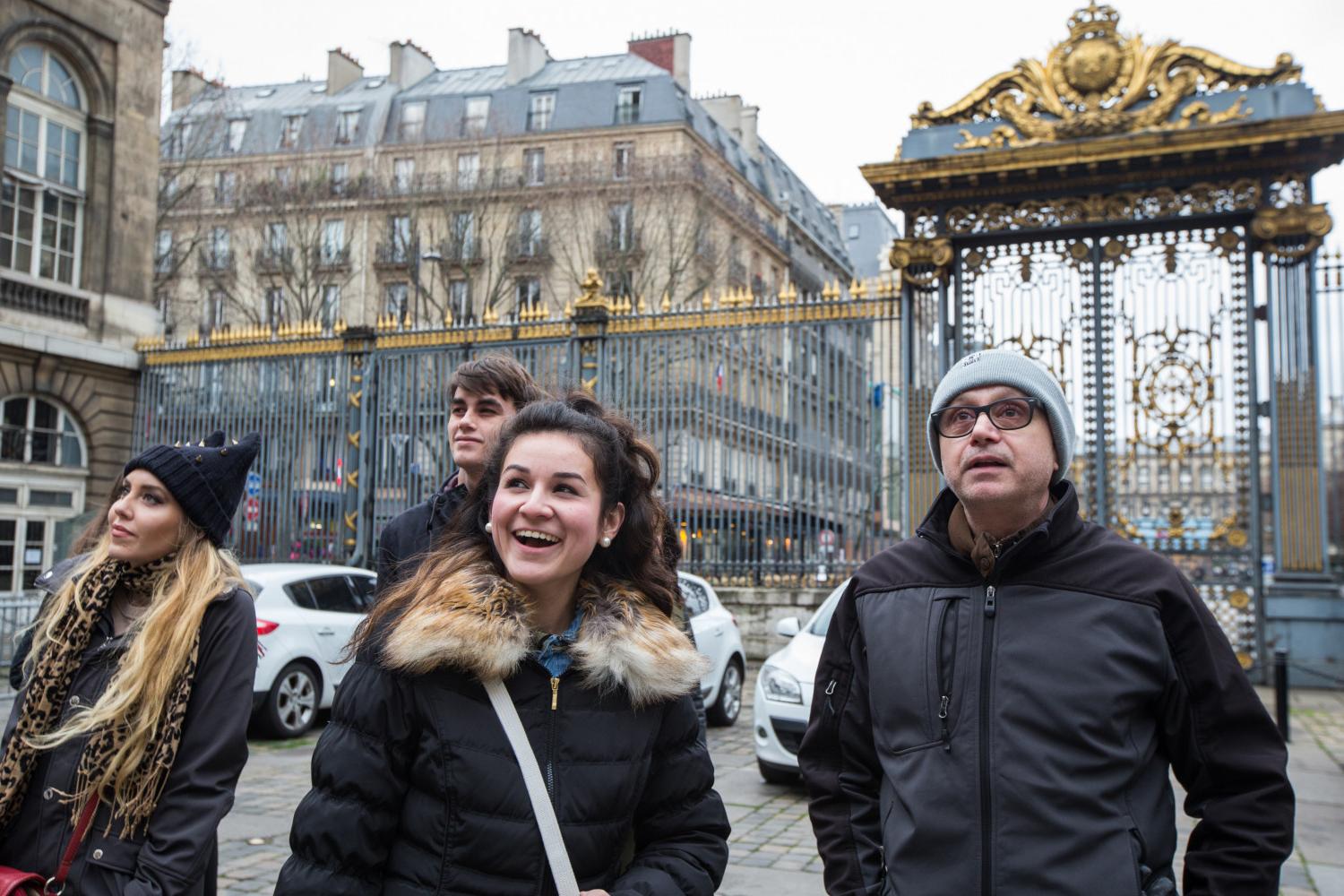 <a href='http://lcb9.litpliant.net'>博彩网址大全</a> French Professor Pascal Rollet leads students on a study tour in Paris.
